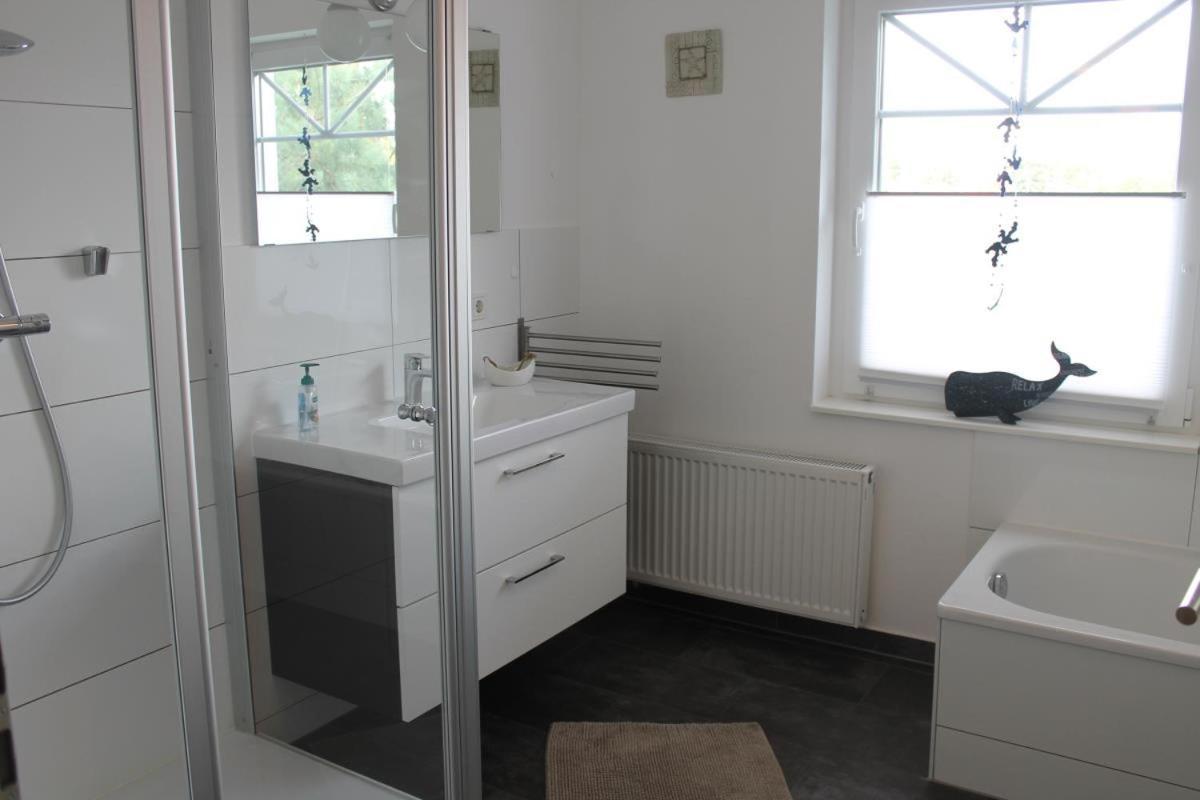 Ferienhaus De Niege Leive Born Esterno foto